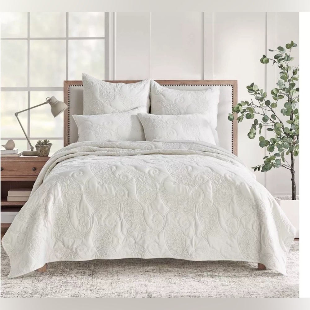 LEVTEX HOME Quilt Set 2 Pc Cream Velvet Floral Paisley Reversible